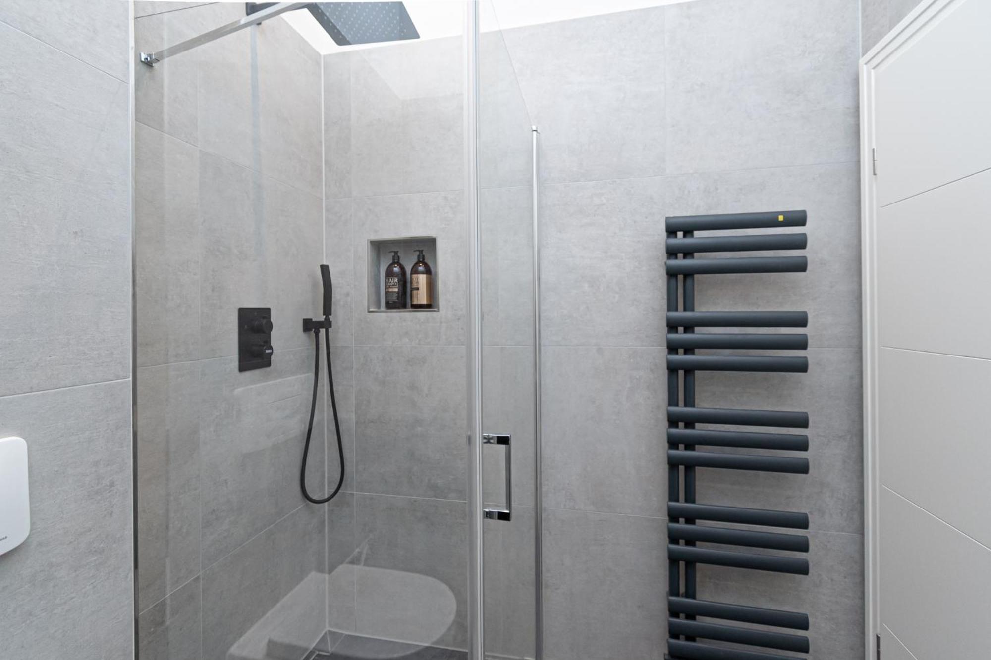 Sweethome - Zentral - Kueche & Parkplatz, Wifi Halle  Luaran gambar